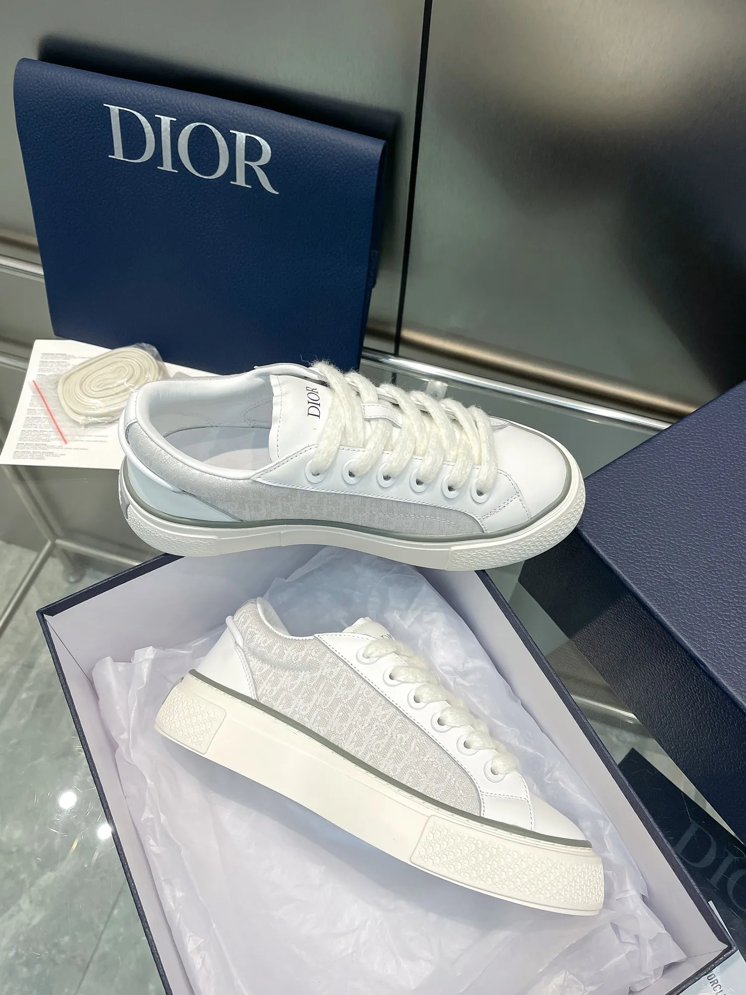 👟👟Ex-factory price 600👟👟 Dior 2023 autumn and winter haute couture series new CD jelly color couple flat casual shoes Dior Size: Female size 35-42 (41.42 customized, non-refundable) / Male size 38-46 (38.46 customized, non-refundable)